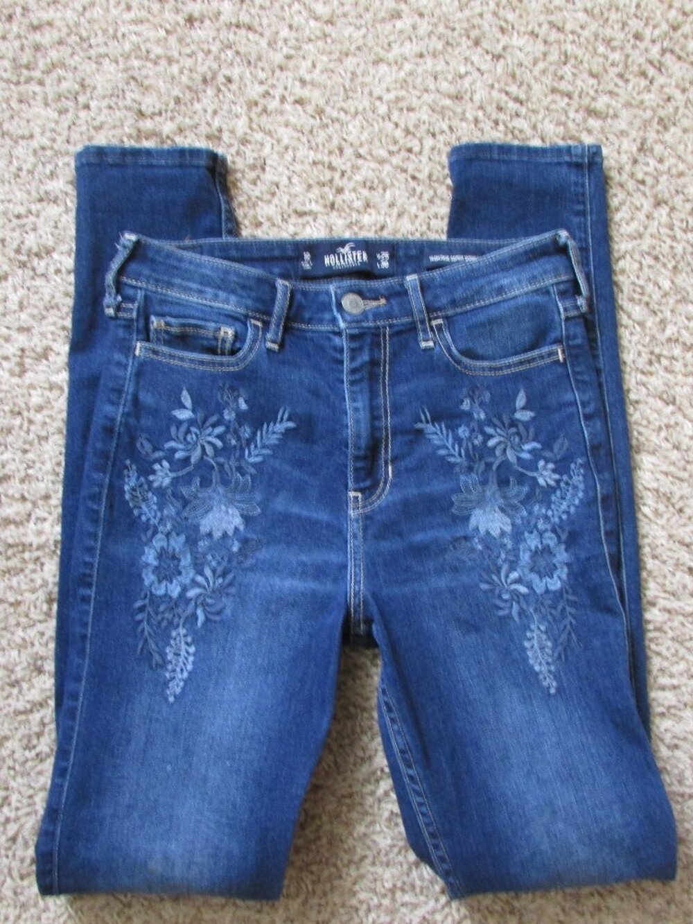 Hollister 1 R High Rise Super Skinny Jeans with Floral Embroidery Like New 25X30